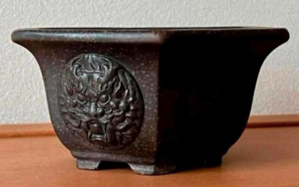 Bonsai pot bruin ongeglazuurd gemerkt Leeuw 13,3x11,8x6,1, Nieuw, Ophalen of Verzenden, Overige vormen, Aardewerk