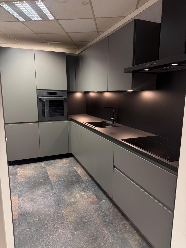 Nolte showmodel keuken UITVERKOOP! MDF gelakt  kwartsgrijs, Ophalen, Hoekkeuken, Nieuw, Grijs