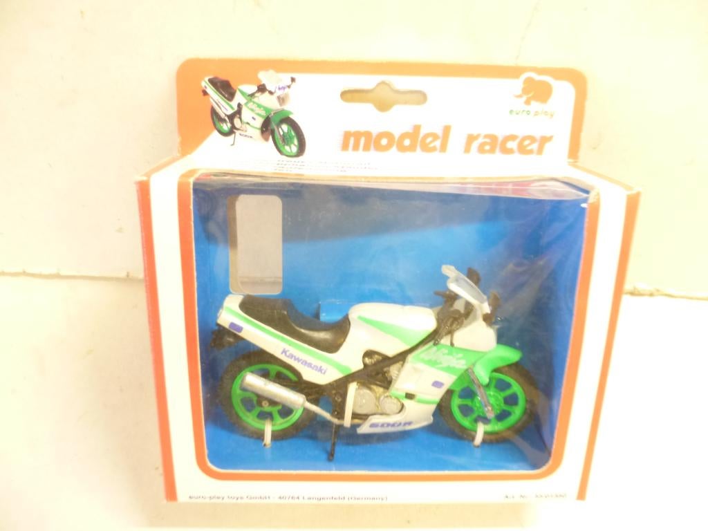 Model Racer Motor Kawasaki 600R Ninja met standaard 1:18, Ophalen of Verzenden, Nieuw, Motor, Overige merken