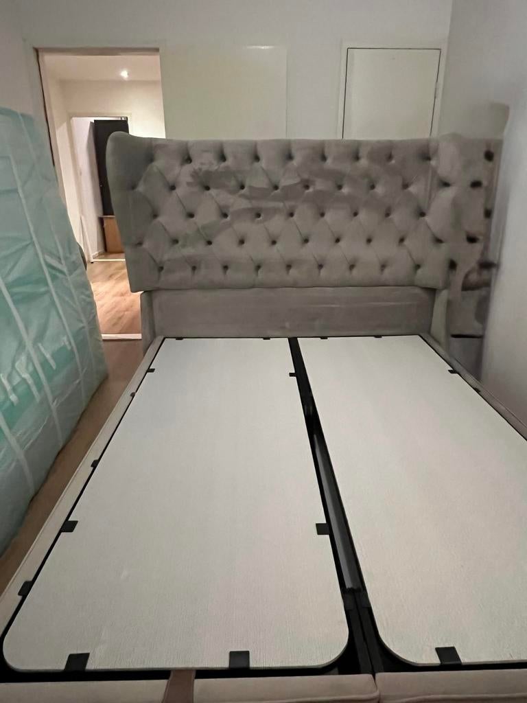 Grijze tweepersoons bedframe, Huis en Inrichting, Slaapkamer | Bedden, Tweepersoons, Ophalen of Verzenden, Zo goed als nieuw, 200 cm