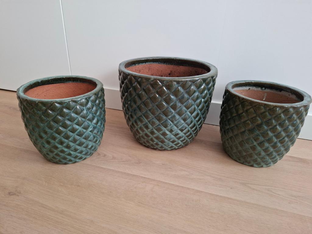 3 grote bloempotten - groen

Stenen stevige bloempotten, Ophalen, Rond, Aardewerk, Minder dan 40 cm