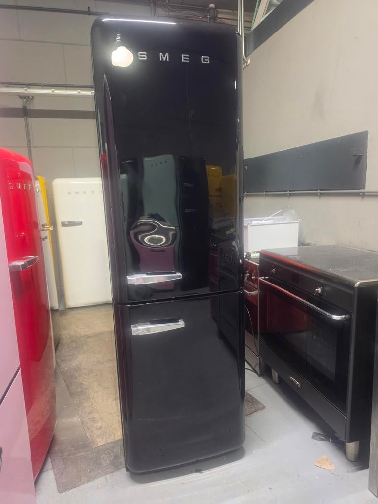 Smeg koelvriescombinatie zwart(gratis bezorging), Witgoed en Apparatuur, Koelkasten en IJskasten, Ophalen of Verzenden, Zo goed als nieuw