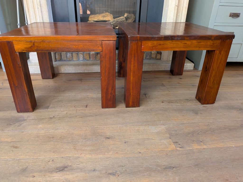 2 Houten bijzettafels, koloniale stijl tafeltjes blokpoot, Ophalen, 50 tot 100 cm, Koloniaal, Vierkant