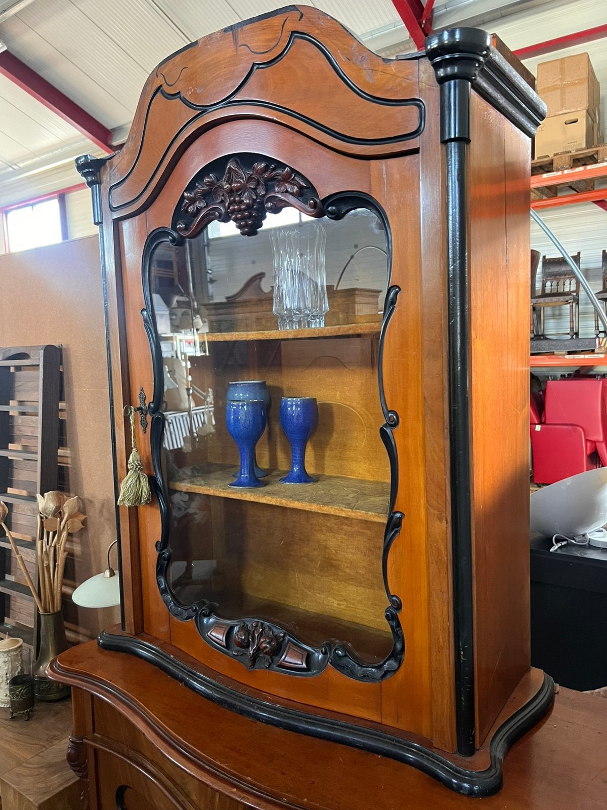 Prachtige Antieke Vitrinekast / Drankenkast met Geel Fluweel, Ophalen of Verzenden, D, D, D