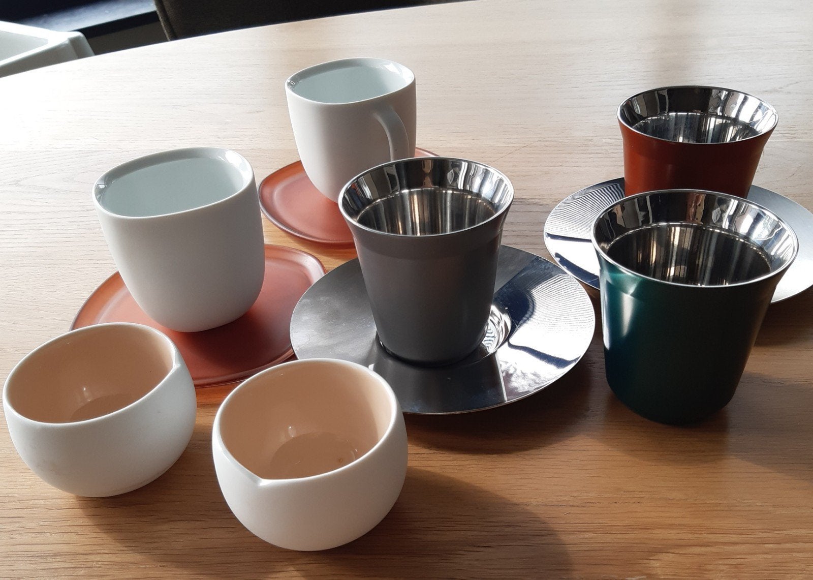 Nespresso kopjes en schotels - diverse sets, Gebruikt, Overige merken, Ophalen of Verzenden, Kop(pen) en/of Schotel(s)