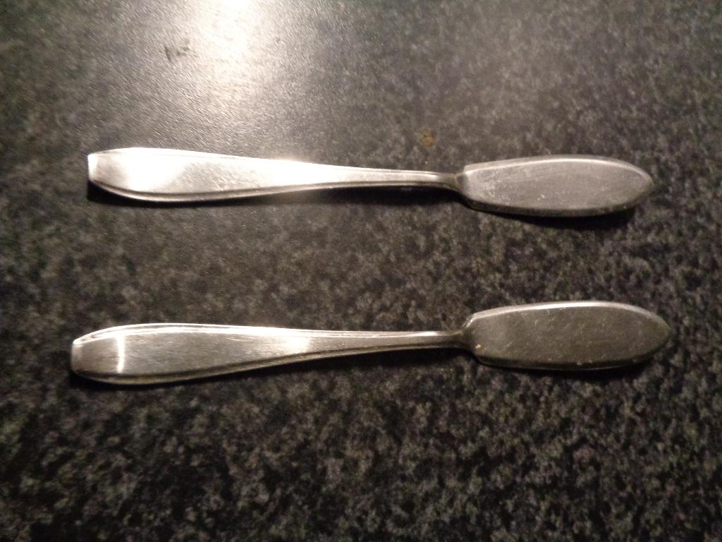 2 boter mesjes van sola 15.5 cm, Antiek en Kunst, Antiek | Bestek, Ophalen of Verzenden