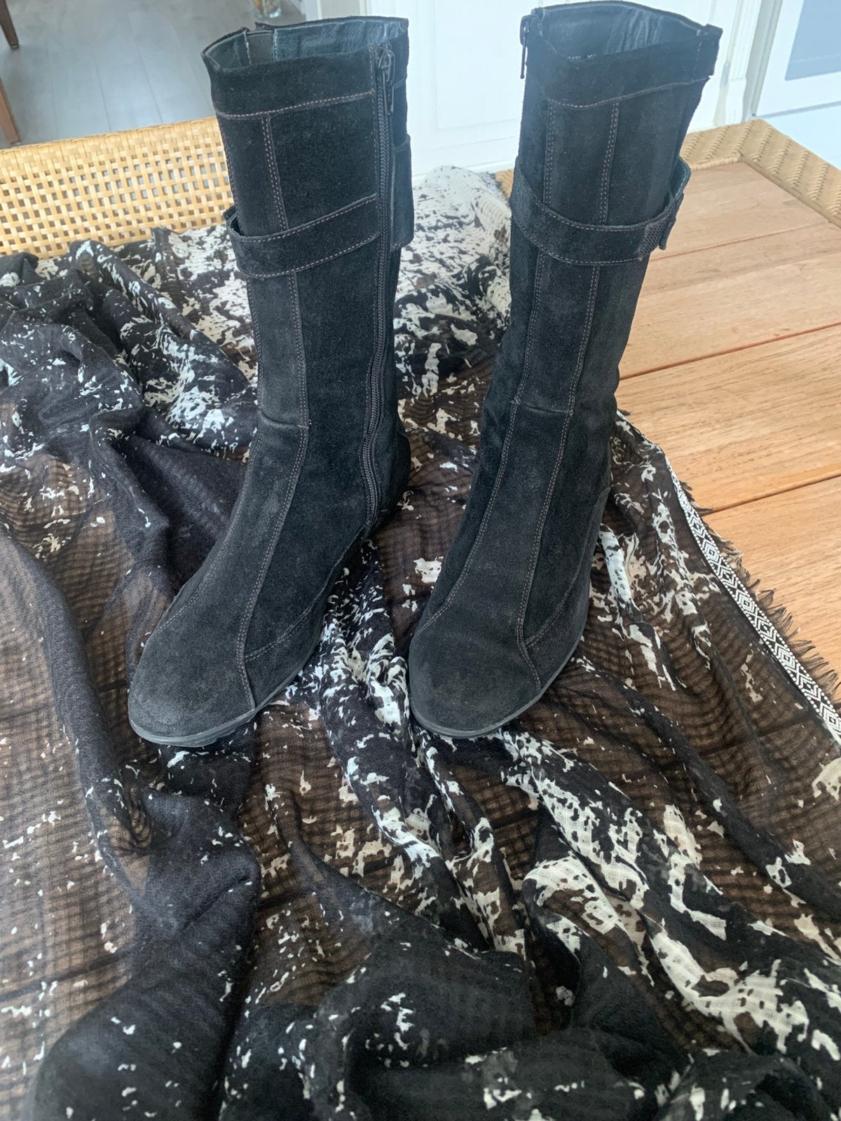 Zwart echt  suede’ half hoog Ladyflex Laarsje maat 40/41., Zwart, Overige typen, Ophalen of Verzenden, Zo goed als nieuw