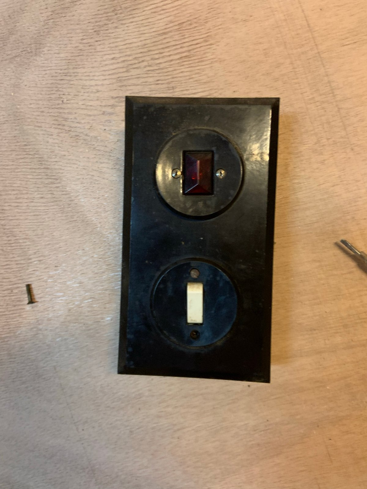 Vintage bakkeliet schakelaar, Doe-het-zelf en Verbouw, Elektra en Kabels, Ophalen, Gebruikt, Jung, Schakelaar