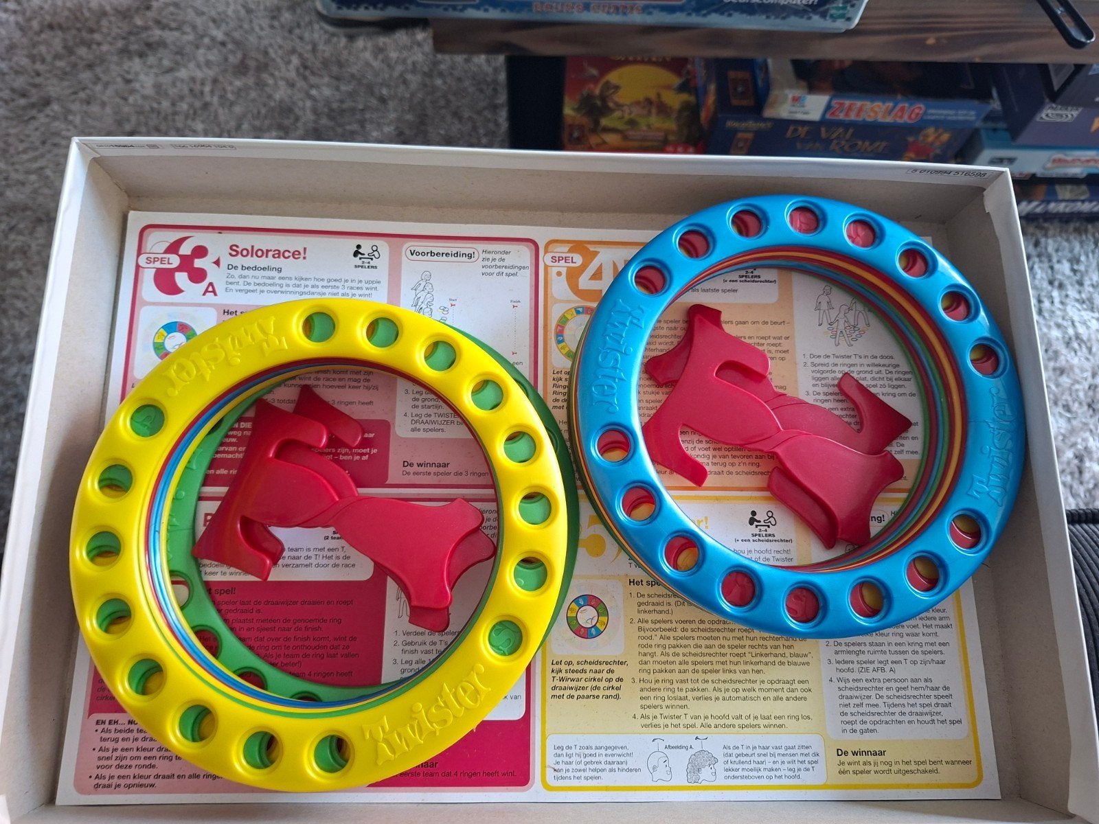 Twister HoepLa - 5 Spellen in 1 - Gezinsspel, Een of twee spelers, Ophalen of Verzenden, Zo goed als nieuw, Hasbro