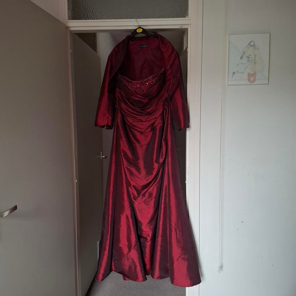 Bordeaux rode galajurk met bolero, maat 46/48, Ophalen