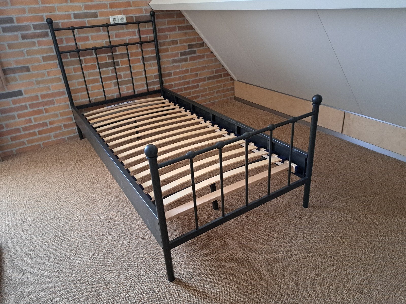 Eenpersoonsbed met lattenbodem - Zwart metaal, Ophalen, Gebruikt, 90 cm, Eenpersoons