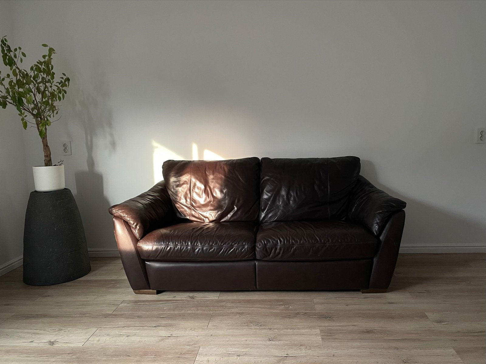 Bruin leer bank - sofa - couch l MOETSNELWEG, Ophalen, Gebruikt, 150 tot 200 cm, Tweepersoons