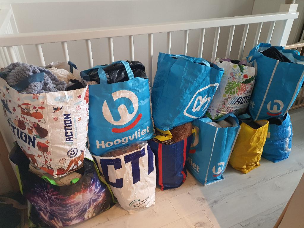 10 zakken vol met kleding 1 tas vol met schoenen, Ophalen, Gedragen, Maat 38/40 (M)