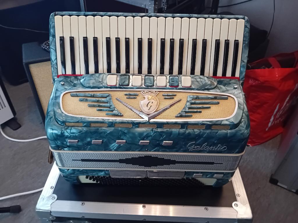 Galanti Accordeon 120 bas + Flightcase, Muziek en Instrumenten, Gebruikt, Met koffer, Toetsaccordeon, 120-bas