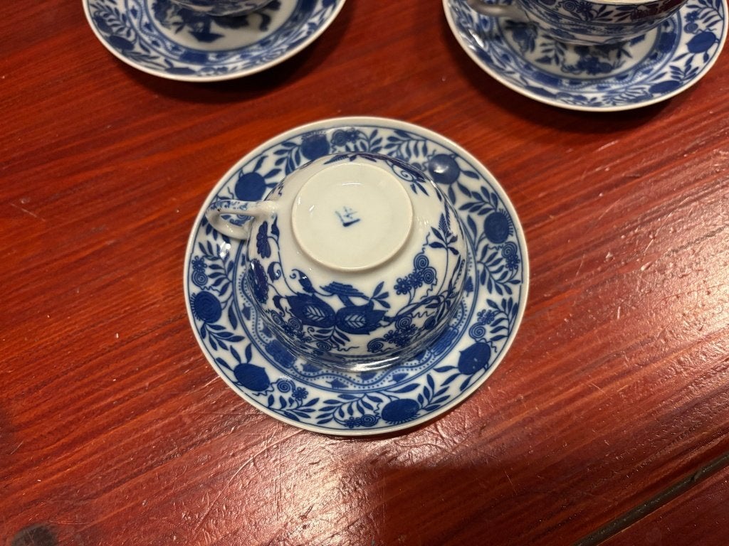 3 blauw-witte koppen en schotels Zwiebelmuster-stijl, Gebruikt, Niet bekend (tweedehands product), Onbekend (tweedehands product)