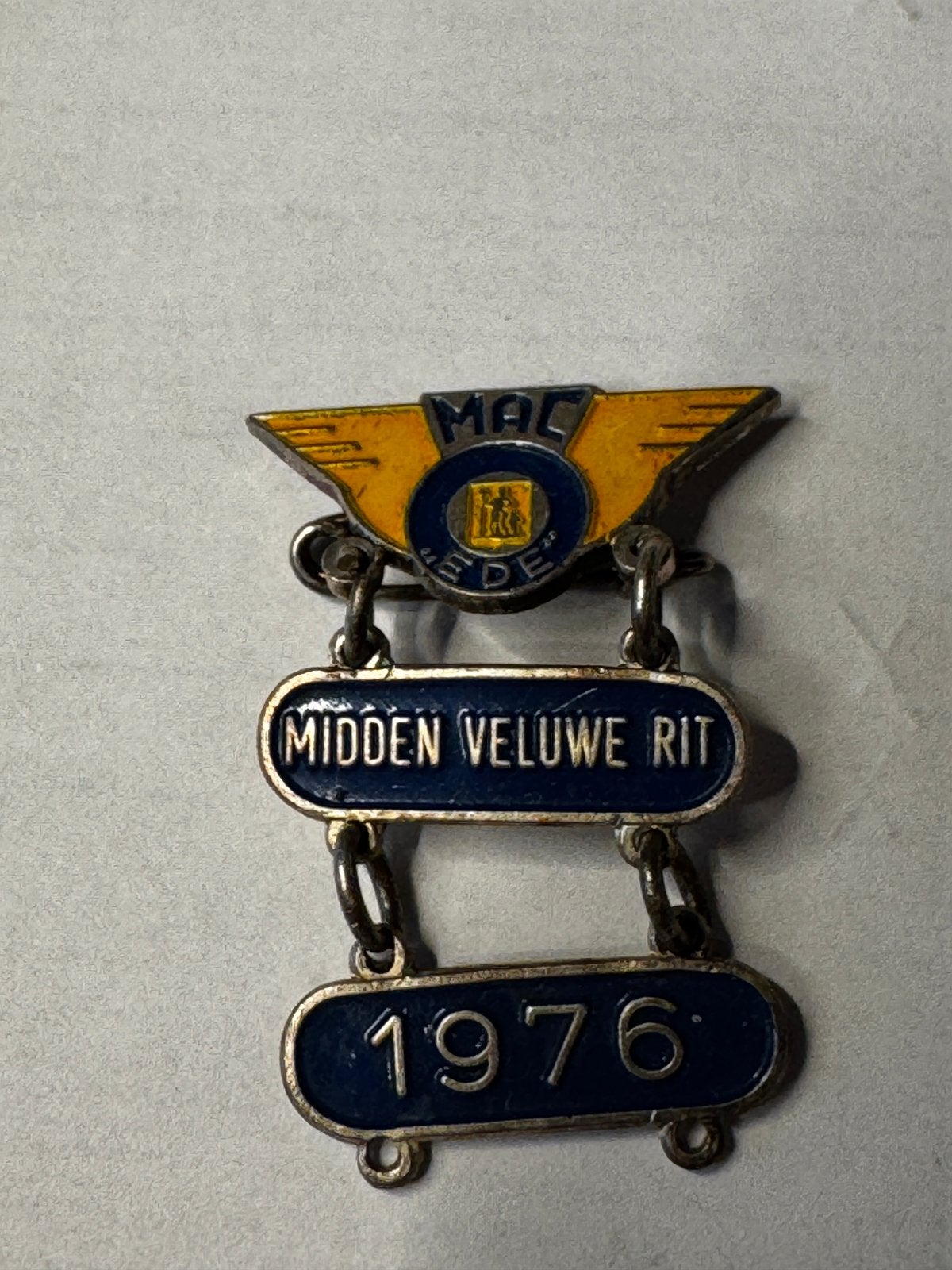 Speldje pin mac midden veluwe rit 1976 Ede Veenendaal, Ophalen of Verzenden, Zo goed als nieuw, Overige onderwerpen
