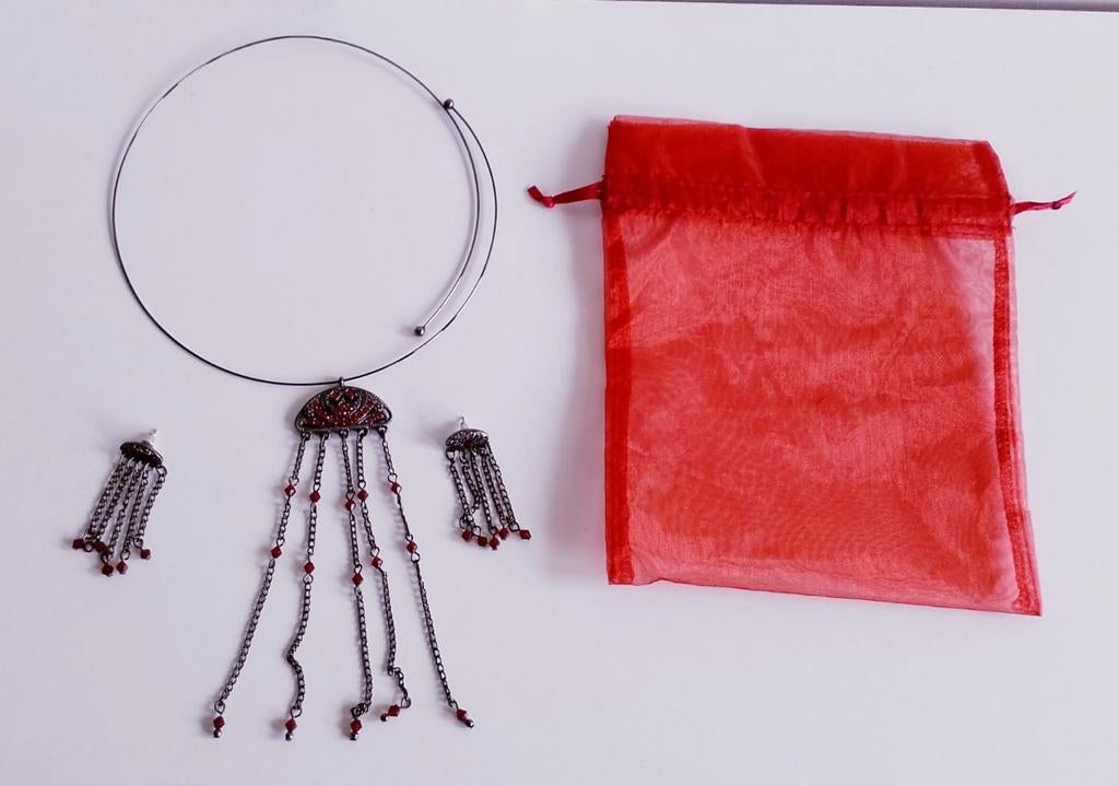 Dames ketting rood met oorbellen en rood zakje, Ophalen, Zo goed als nieuw, Rood, Overige materialen