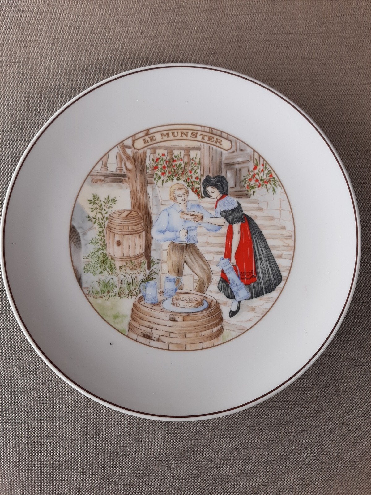 Frans bordje /Le Munster/ Pillivuyt, Ophalen of Verzenden, Overige stijlen, Bord(en)
