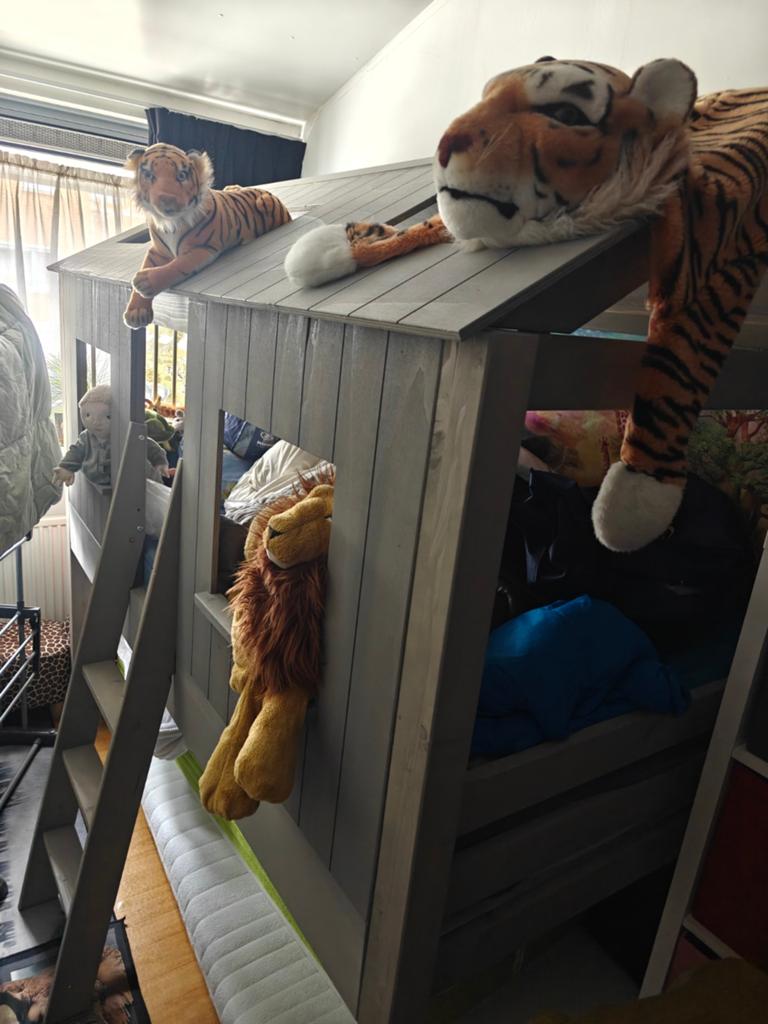 Bed huisje. Kinderkamer. Kinderbed, Ophalen, Eenpersoons, 90 cm, Hoogslaper