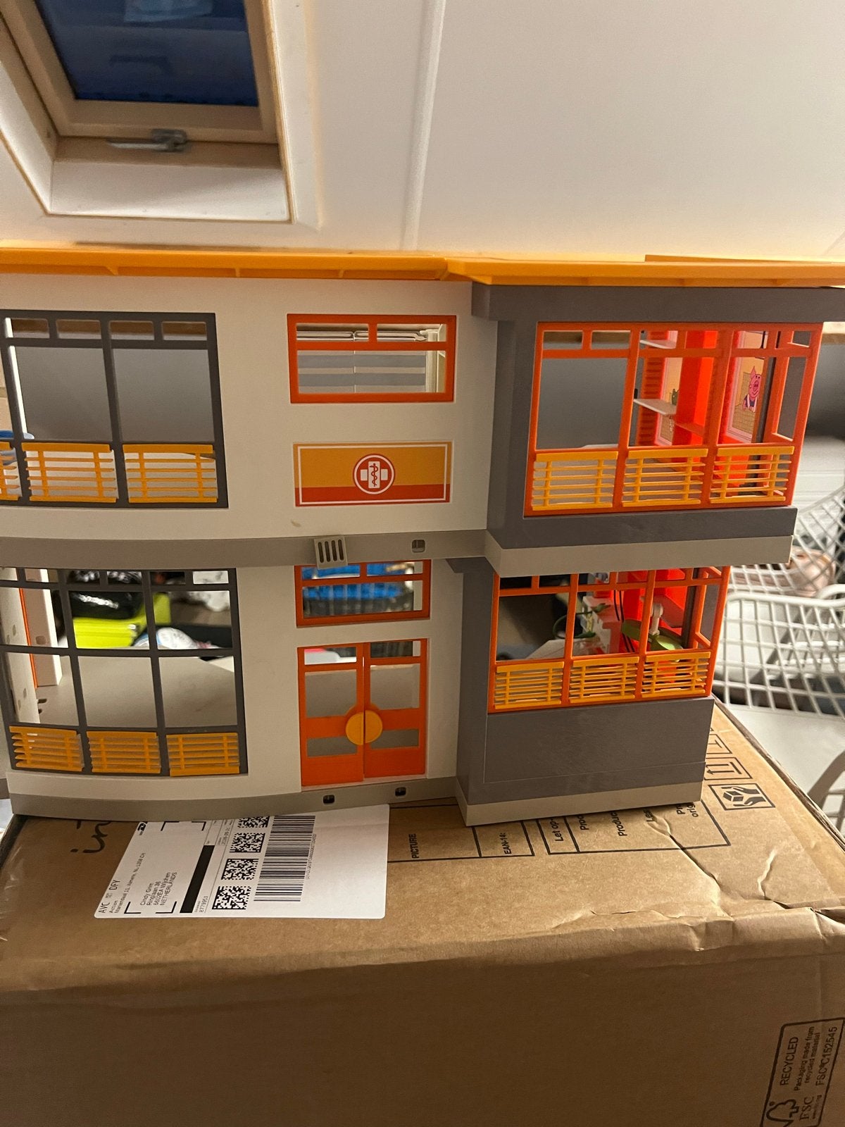 Foto 16 van Grote partij Playmobil: Hotel, Ziekenhuis, Zwembad, Camper
