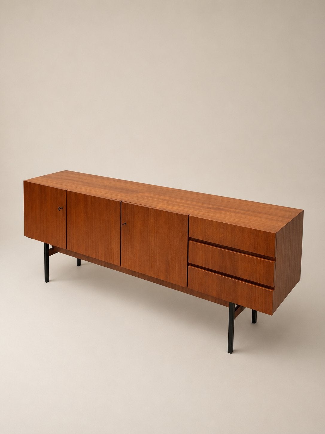 Vintage Musterring dressoir, Zo goed als nieuw, Dorpstraat 63 maasbree, ÅTMØS, Info@atmosvintagedesign.nl