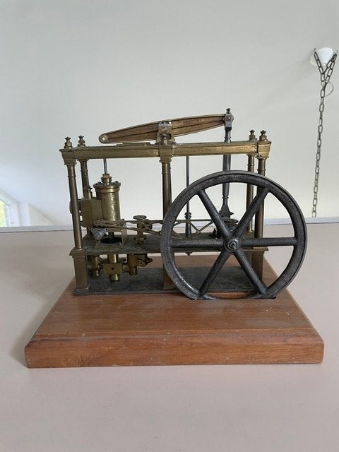 Schaalmodel roterende balans stoommachine. Beam engine., Ophalen
