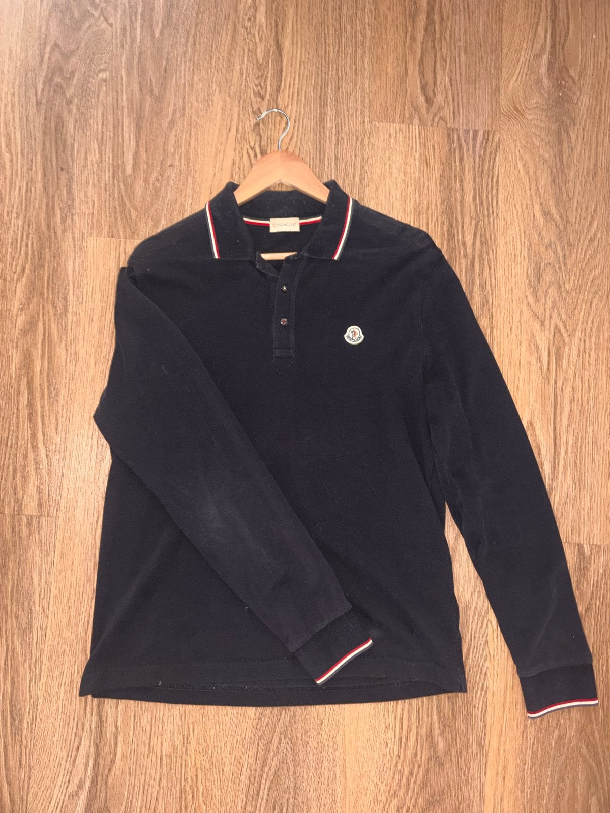 Moncler Polo Lange Mouwen - Zwart met Rood/Wit Detail, Kleding | Heren, Ophalen of Verzenden, Zo goed als nieuw, Maat 48/50 (M)