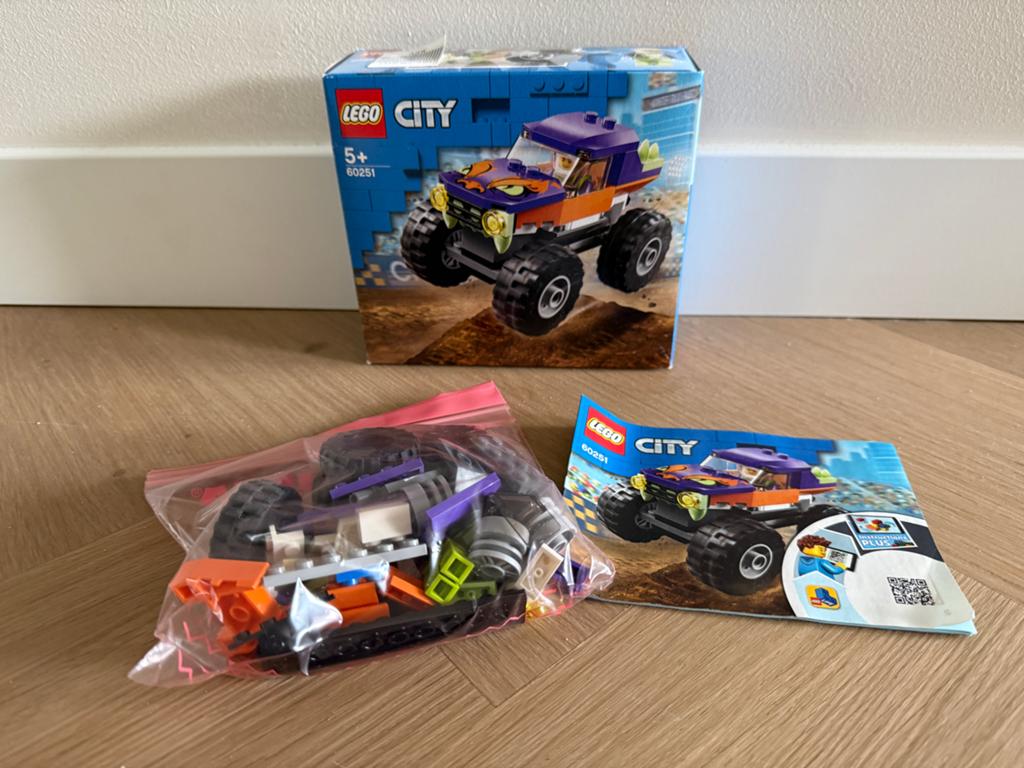 LEGO City Monstertruck 60251 met doos en instructies, City, Lego, Ophalen of Verzenden, Zo goed als nieuw