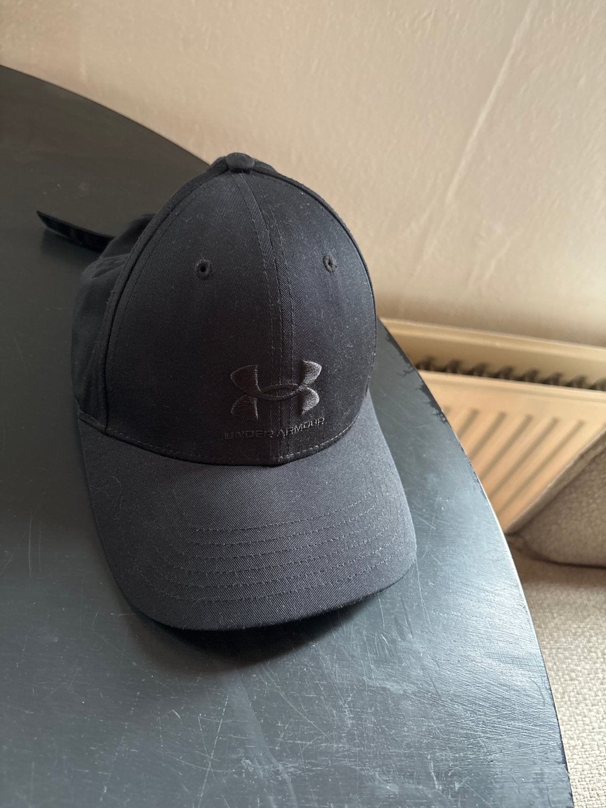 Under Armour Pet Zwart - Comfortabel en Stijlvol, Kleding | Heren, Hoeden en Petten, Ophalen of Verzenden, Zo goed als nieuw, One size fits all
