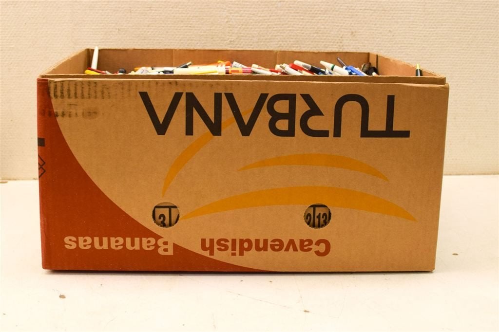 Bananendoos met pennen 49476, Ophalen of Verzenden, Gebruikt, Vulpen, Overige merken