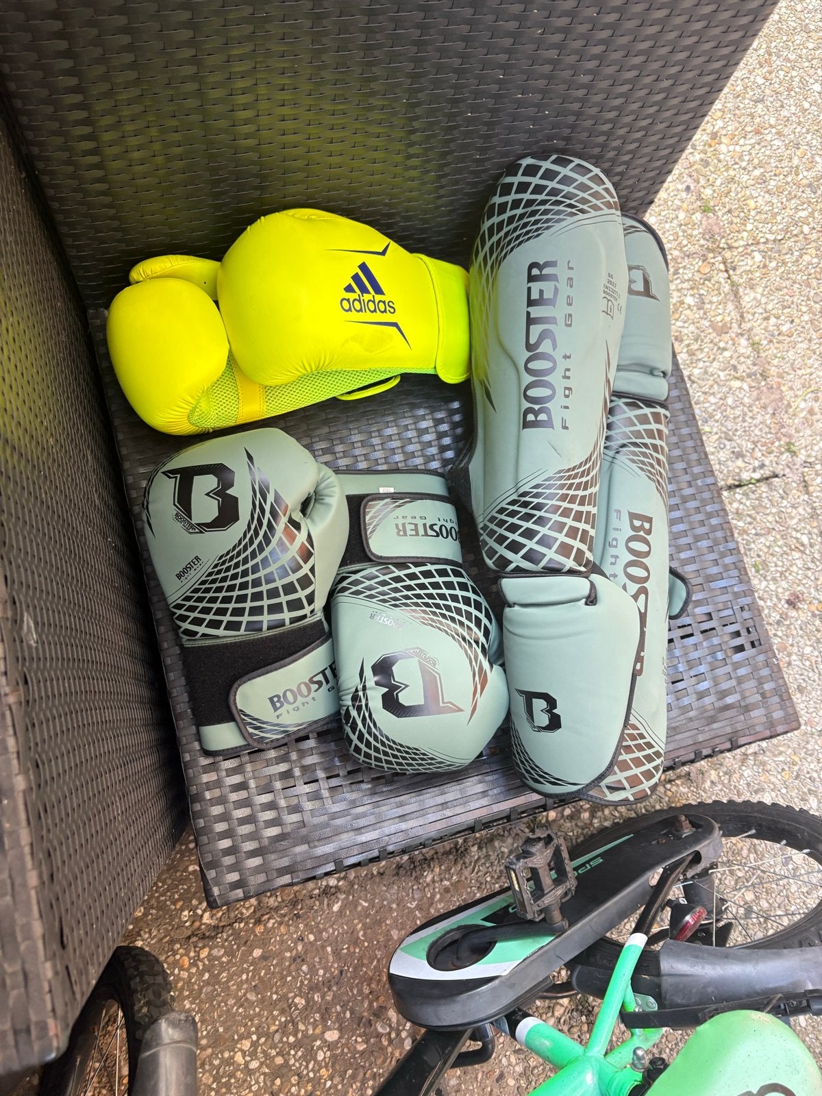 Kickboks spullen: handschoenen en scheenbeschermers, Overige, Vechtsportbescherming, Maat L, Ophalen of Verzenden
