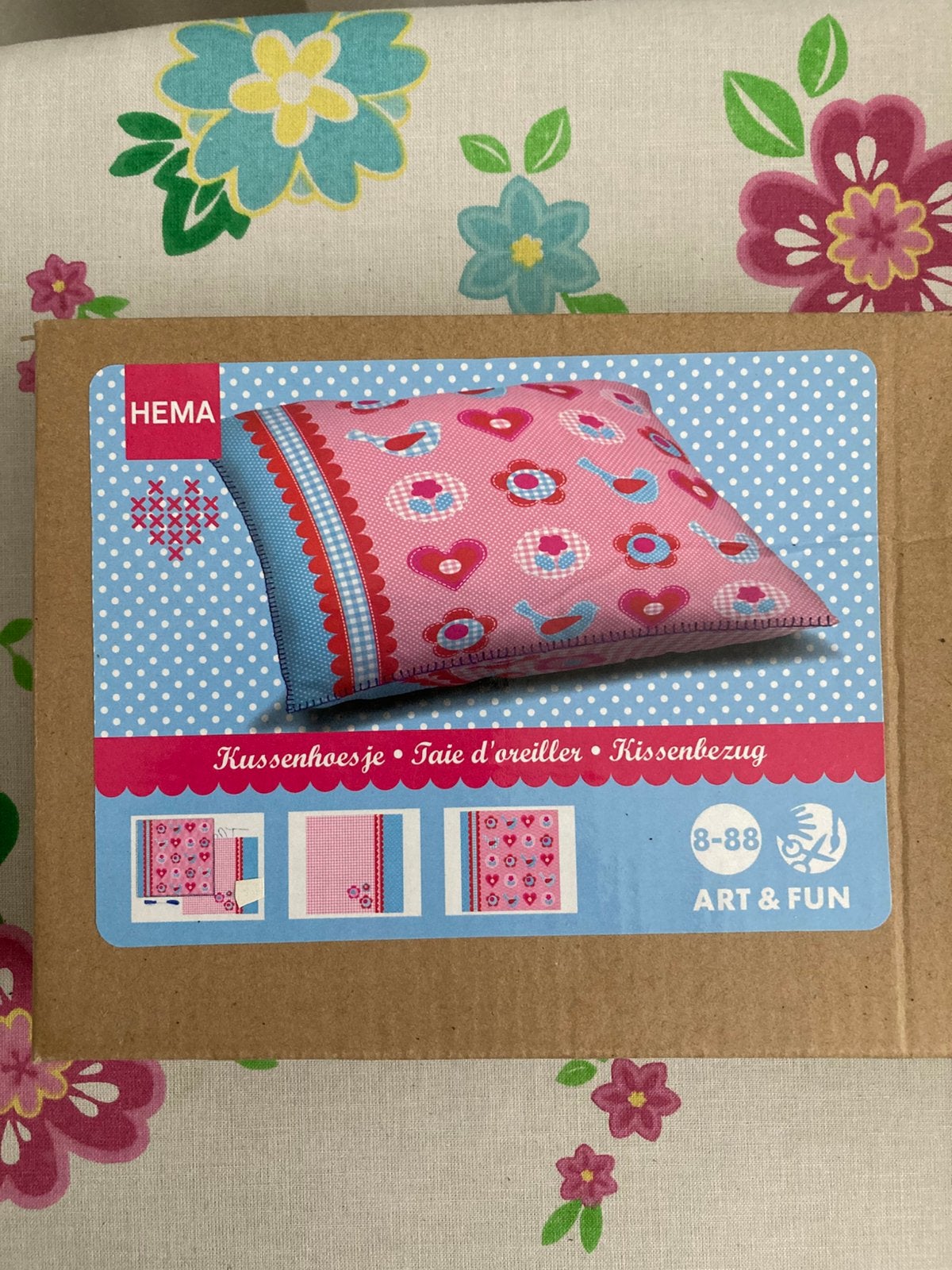 Nieuw , zelf kussenhoesje maken, vd HEMA 40x40cm, Hobby en Vrije tijd, Ophalen of Verzenden, Nieuw, Borduurpakket