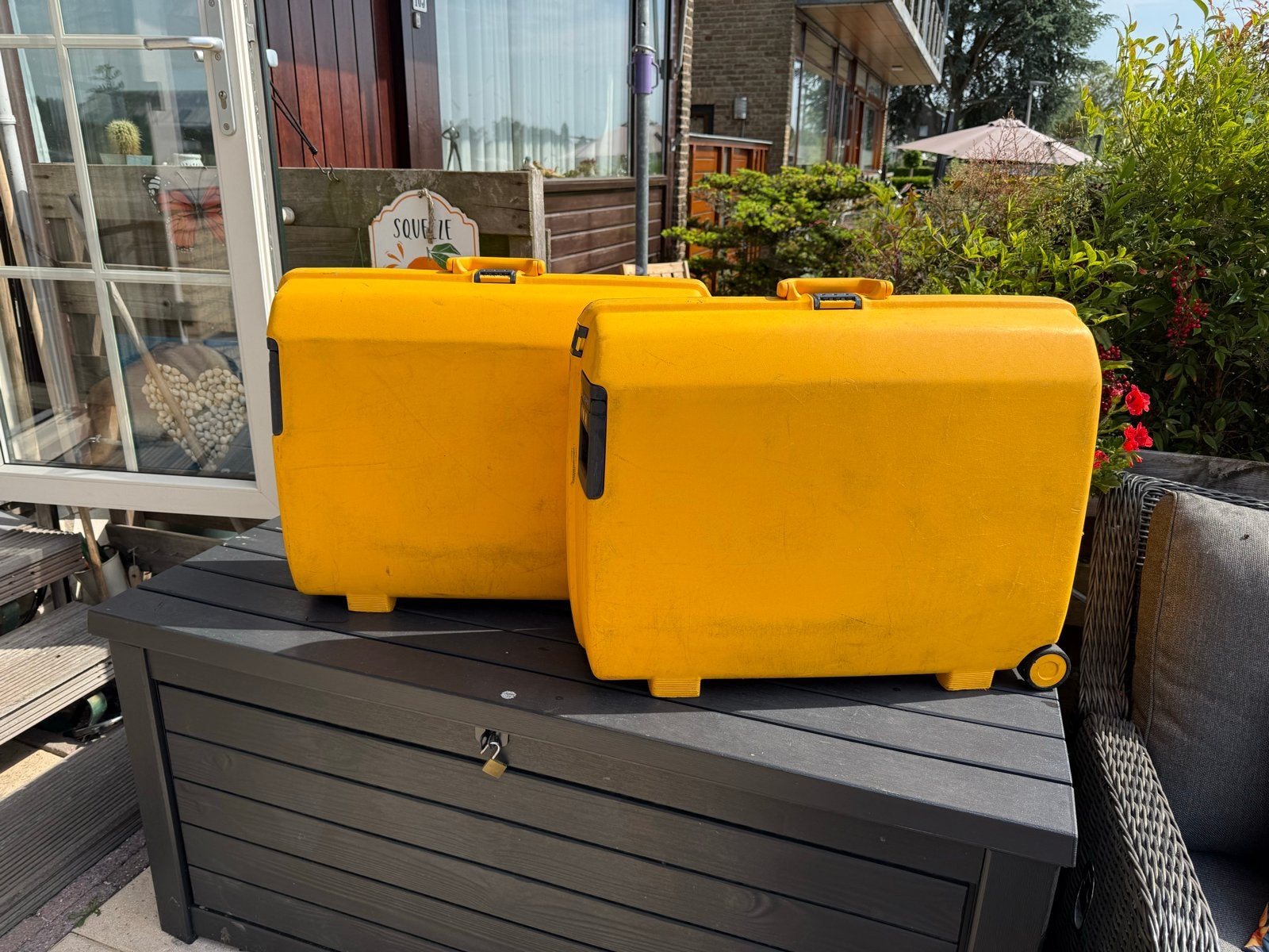 2 Samsonite Oyster koffers - Geel, Gebruikt, Hard kunststof, 45 tot 55 cm, Slot
