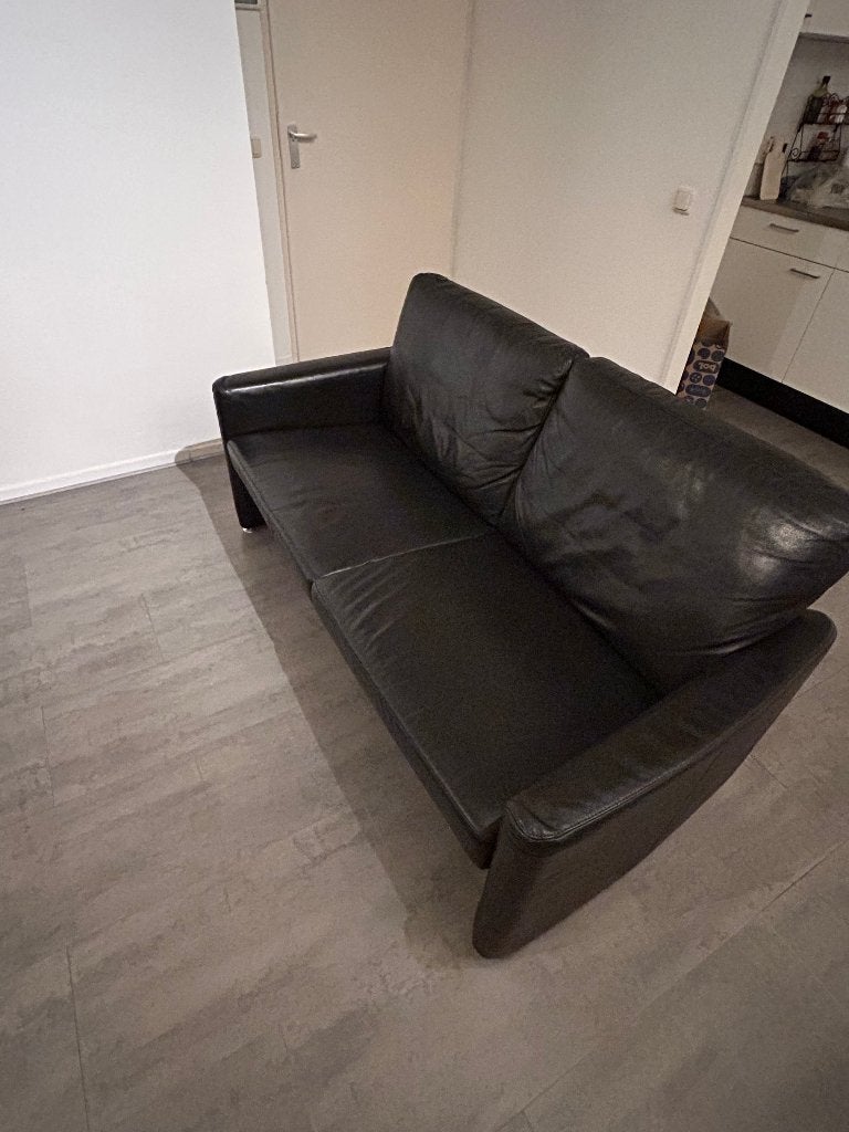 Zwart leren bank van W.Schillig, Ophalen, 150 tot 200 cm, Tweepersoons, Zo goed als nieuw