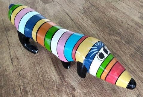 Teckelbeeldje - Niloc Pagen Kleurrijk en Uniek, Ophalen of Verzenden, Zo goed als nieuw, Hond of Kat, Beeldje of Figuurtje
