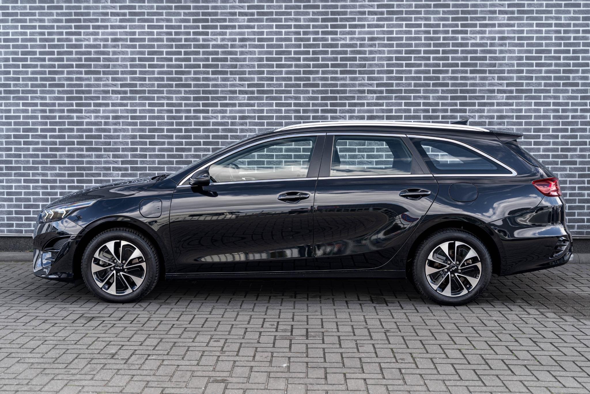 Kia Ceed Sportswagon 1.6 GDI PHEV DynamicPlusLine | Achterui, Auto's, Dealer onderhouden, Gebruikt, Zwart, Plug-in hybride