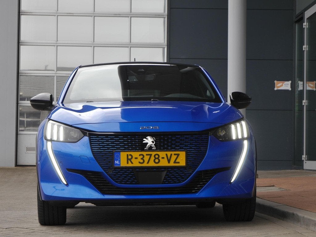 Peugeot e-208 EV GT Pack 50 kWh | Achteruitrijcamera | Dodeh, Auto's, Peugeot, 136 pk, Gebruikt, Zwart, 351 km