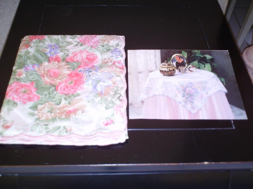 Dekservet - Tafelkleed Lucia roze. Nieuw !!, Huis en Inrichting, Tafelkleden, Ophalen of Verzenden, Nieuw, Vierkant