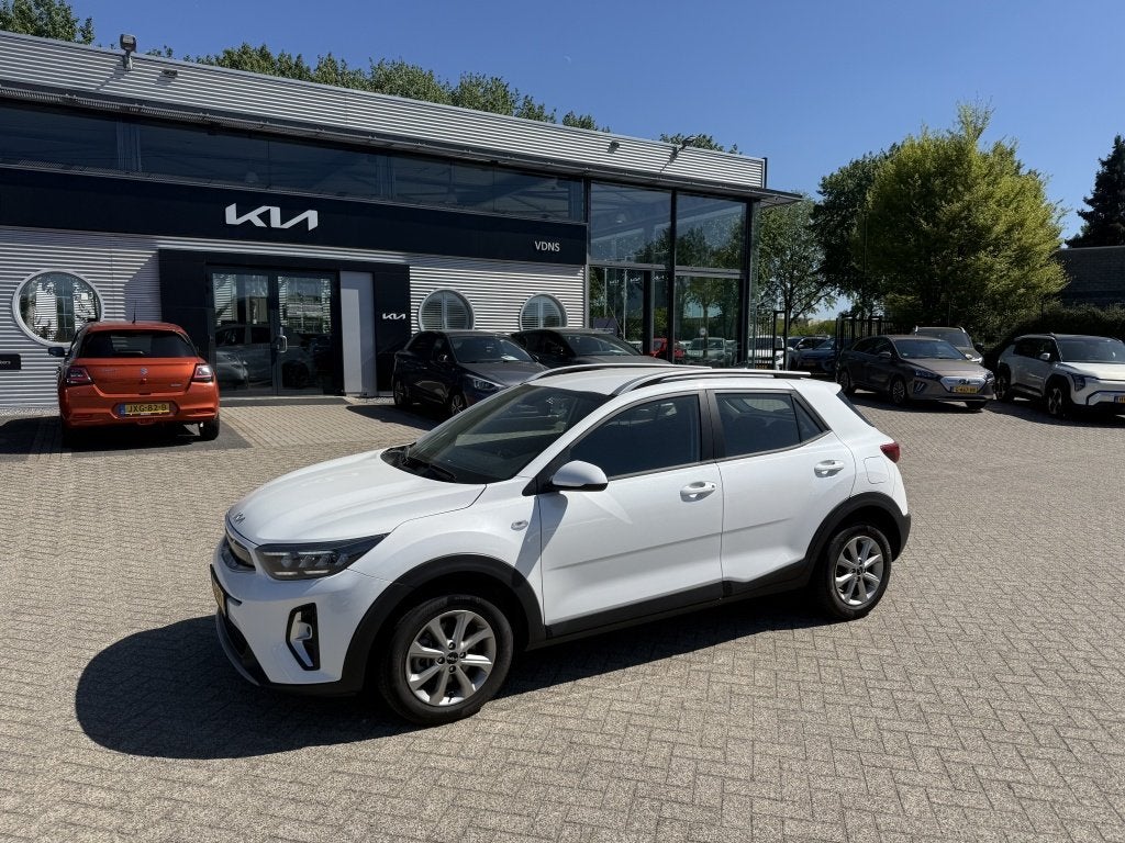 Kia Stonic 1.0 T-GDi MHEV DynamicLine NAVI + CAMERA, Auto's, Voorwielaandrijving, 100 pk, Wit, Origineel Nederlands