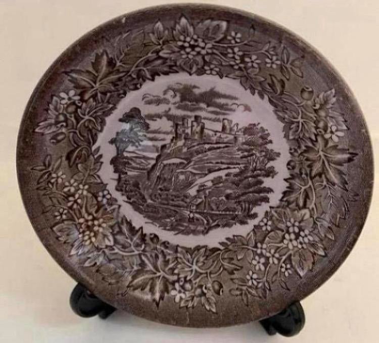 Rond bruin schaaltje met Engels tafereel.Drsn.14 cm.H.3 cm., Ophalen of Verzenden