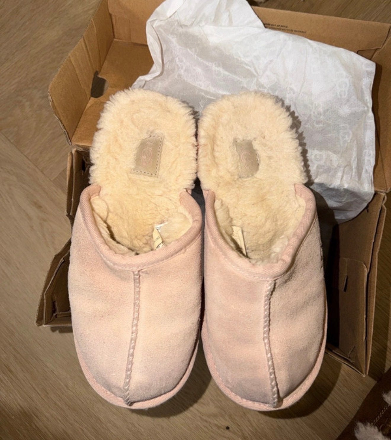 Roze UGG K Keegan pantoffels, maat 33.5, Meisje, Overige typen, Ophalen of Verzenden, Zo goed als nieuw