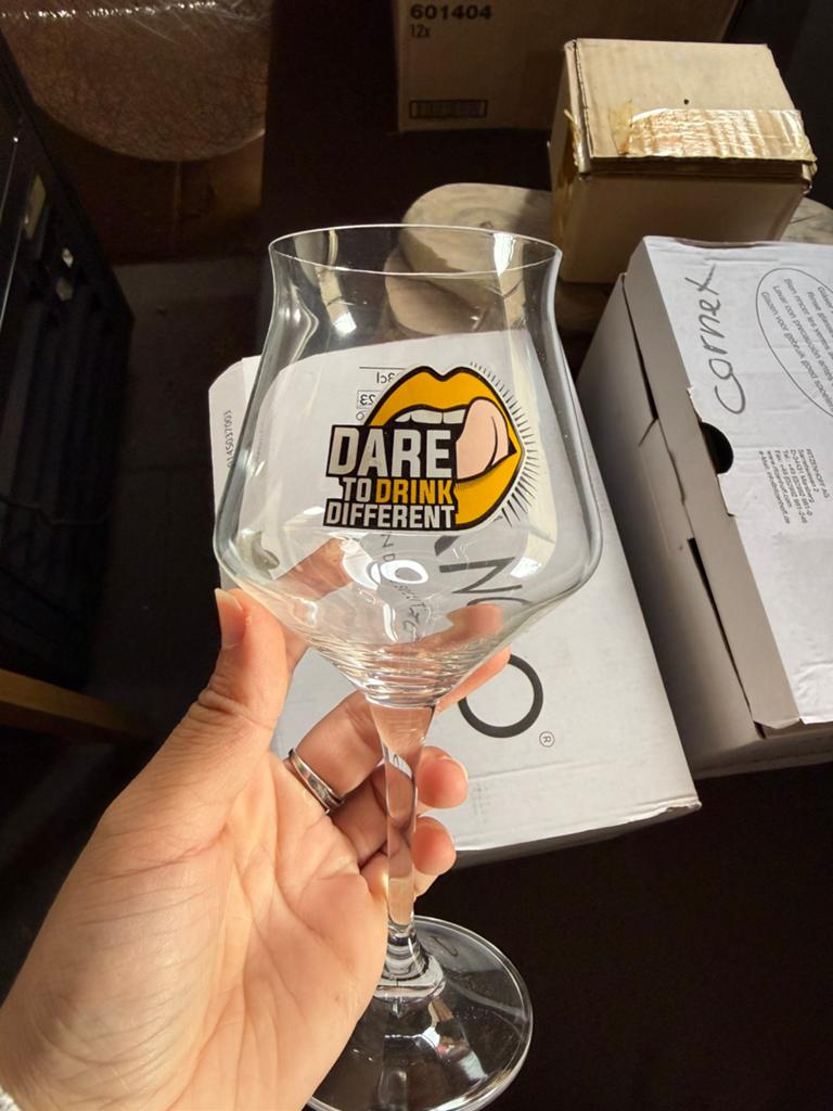 Dare to drink different glazen 8x, Verzamelen, Ophalen, Zo goed als nieuw, Bierglas