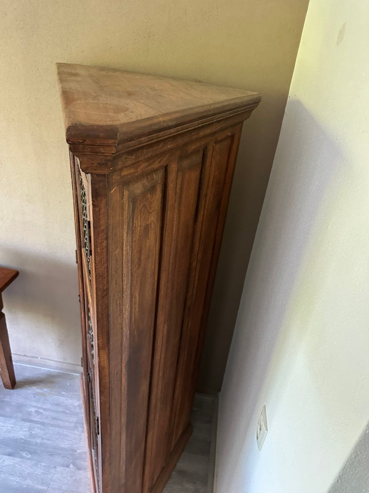 Hoekkast hout met metalen ringen, Zo goed als nieuw, X, 150 tot 200 cm, 25 tot 50 cm