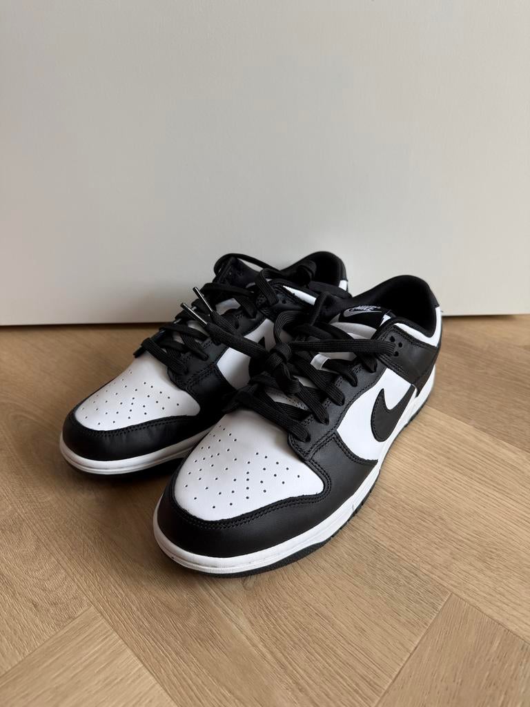 Nike Dunk Low Retro ‘Panda’ - Maat 45 - Nieuw, Kleding | Heren, Schoenen, Zwart, Nieuw, Ophalen of Verzenden, Sneakers of Gympen
