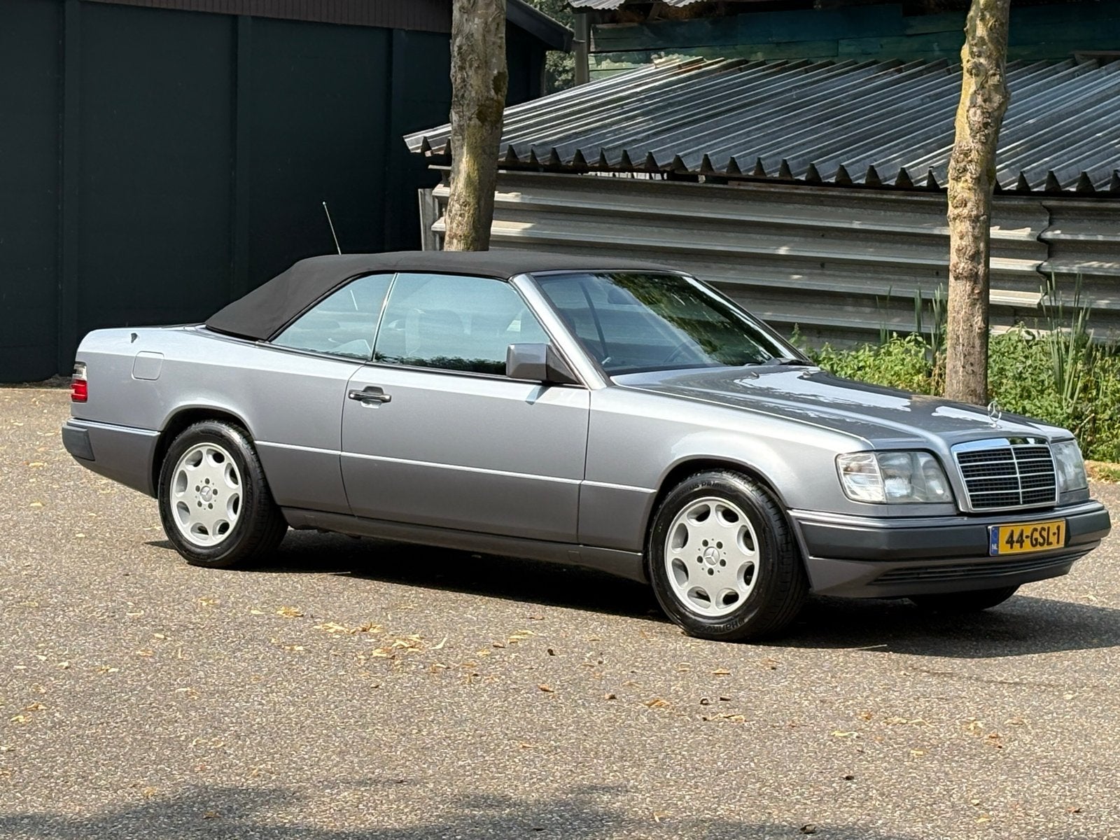 Mercedes 300E-24 carbio automaat, Auto's, Automaat, Dealer onderhouden, 299 cc, Zwart