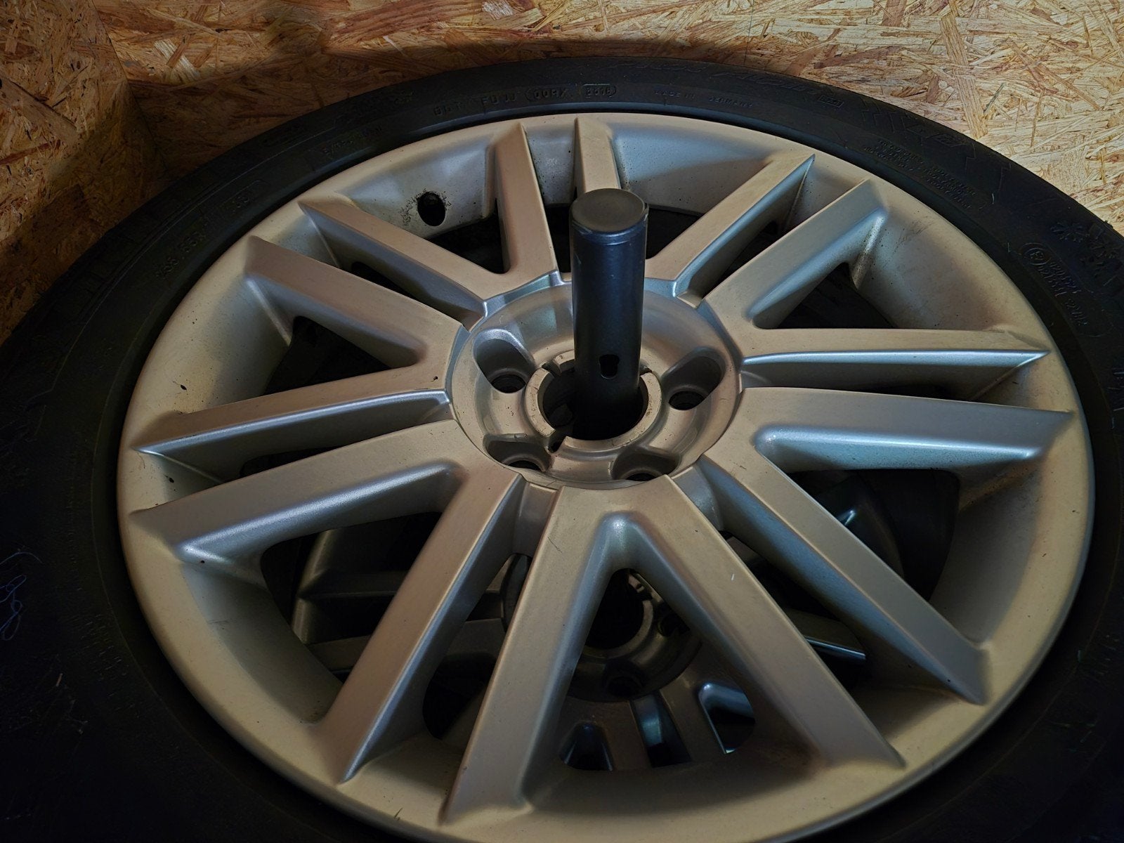 set 17 inch winter banden op Rvs velgen 235/55 R17 audi Q2, Ophalen, Gebruikt, Banden en Velgen, 17 inch