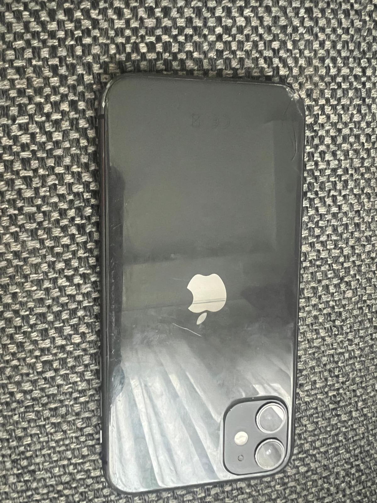 iPhone 11 Zwart - Beschadigd Scherm - Werkt Goed, 256 GB, Gebruikt, Zwart, Met abonnement