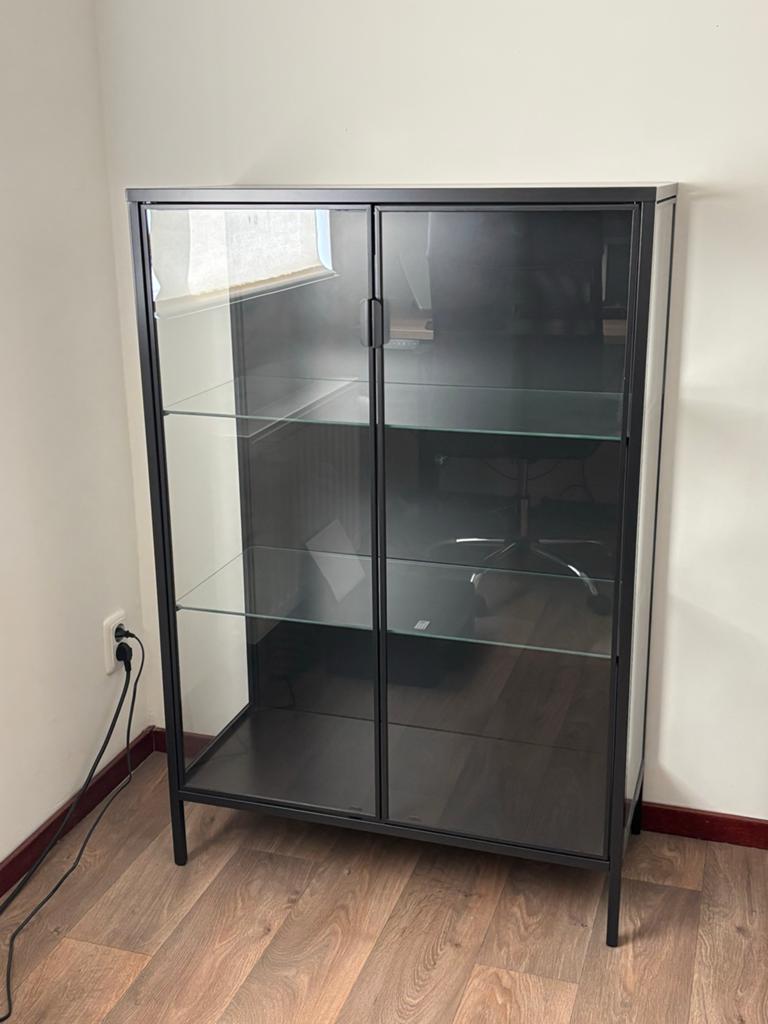 IKEA Rudsta Vitrinekast Zwart - Zo goed als nieuw, Ophalen, 100 tot 150 cm, 50 tot 100 cm, 25 tot 50 cm