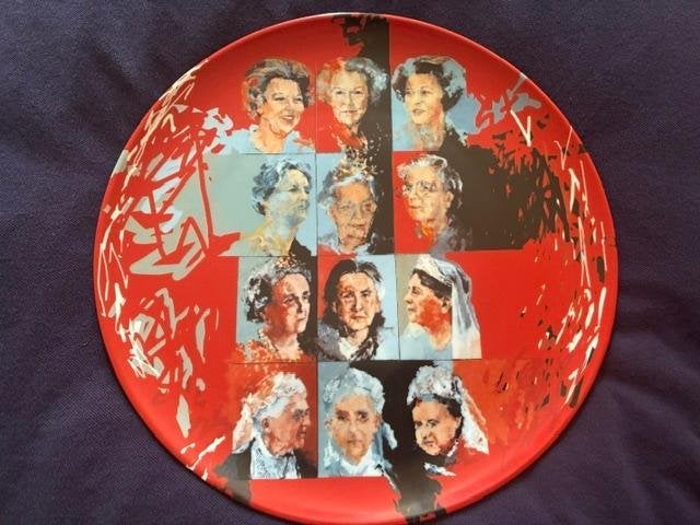 4 Dutch Queens - sierbord - Bert van Zelm, Ophalen of Verzenden, Zo goed als nieuw, Nederland, Servies