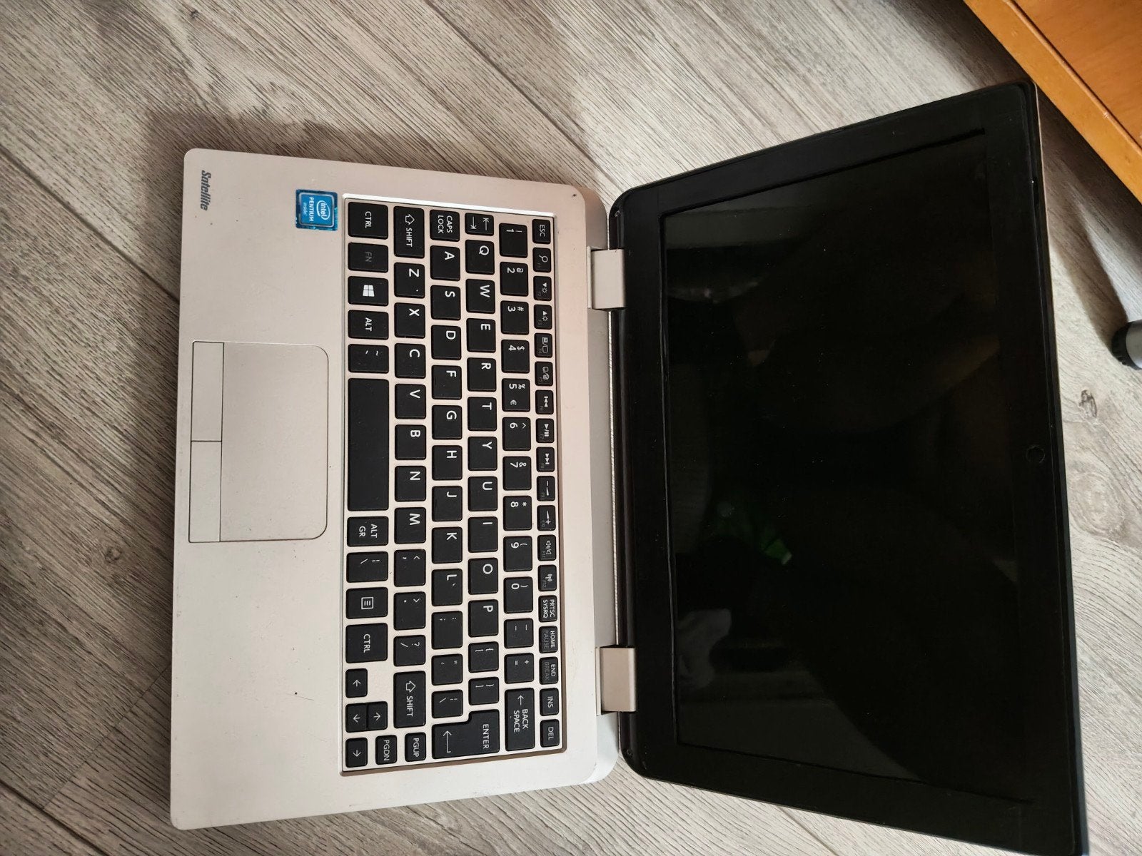 Toshiba satellite radius 11, HDD, Qwerty, Ophalen of Verzenden, 4 GB